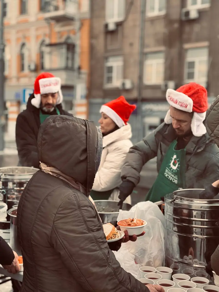 Зимняя акция: раздача горячей еды и чая